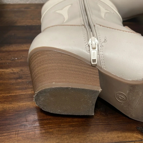 Universal Thread Cream Beige Western Rodeo Cowboy Cowgirl Pointy Boots Booties 6 - Picture 11 of 16
